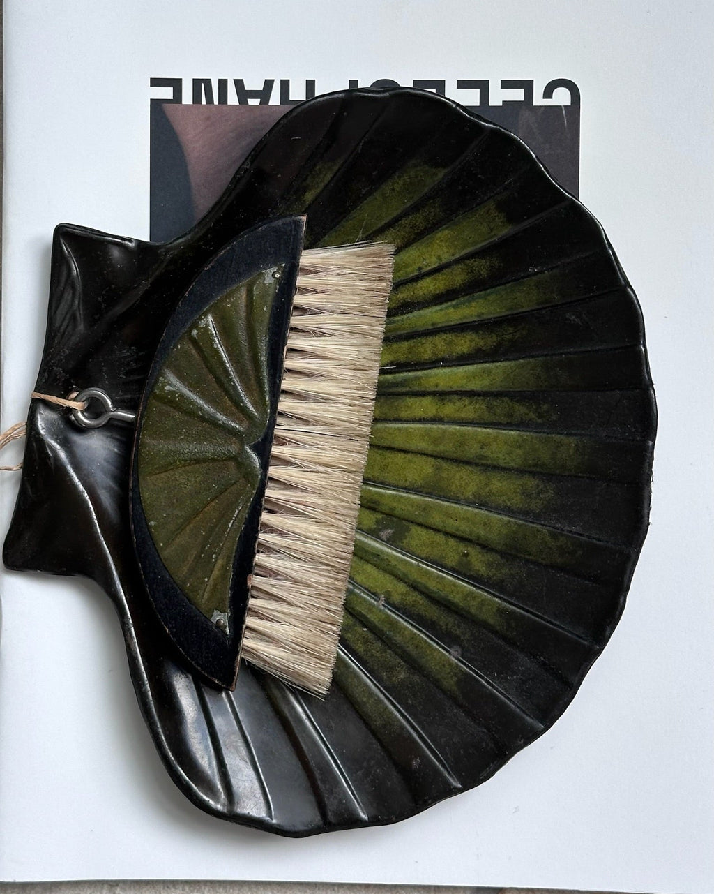 Shell-shaped Dustpan and Brush